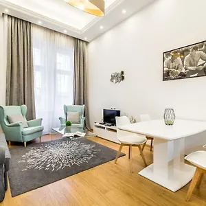  Apartment Hello Downtown - Movie Ungarn